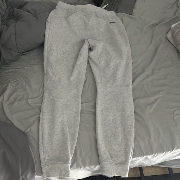 Lululemon city sweat jogger size medium NWOT - Picture 2 of 4